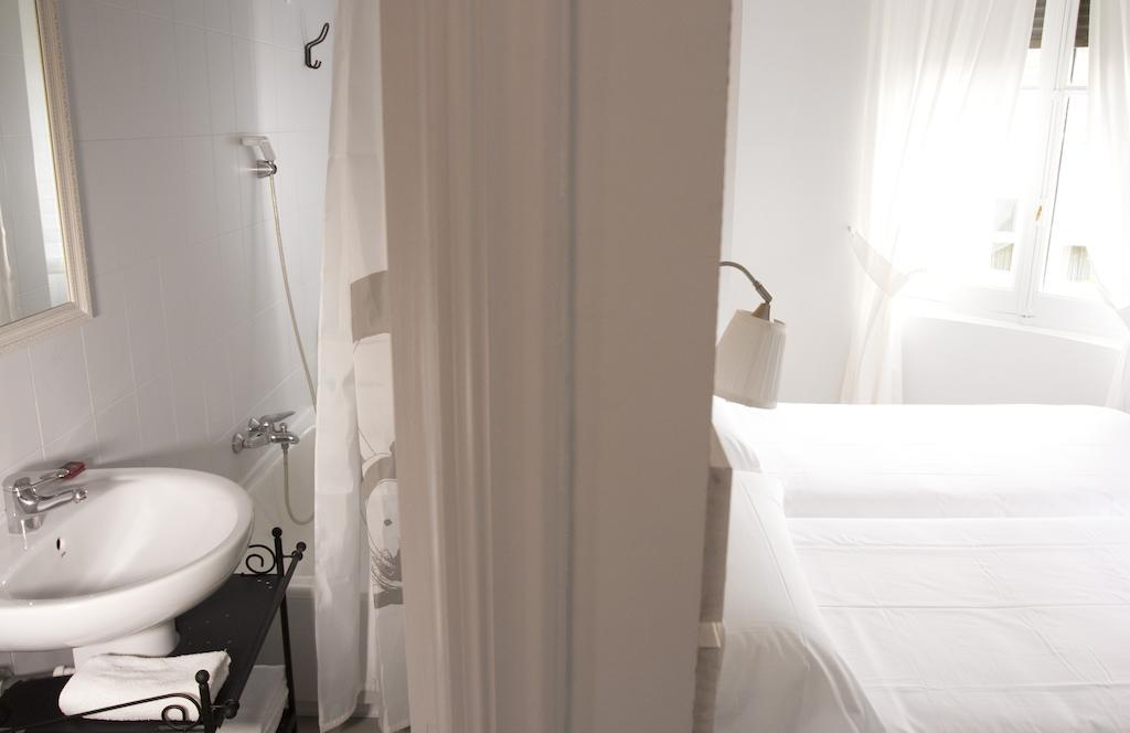 Hostal Monjes Peregrinos Burgos Room photo