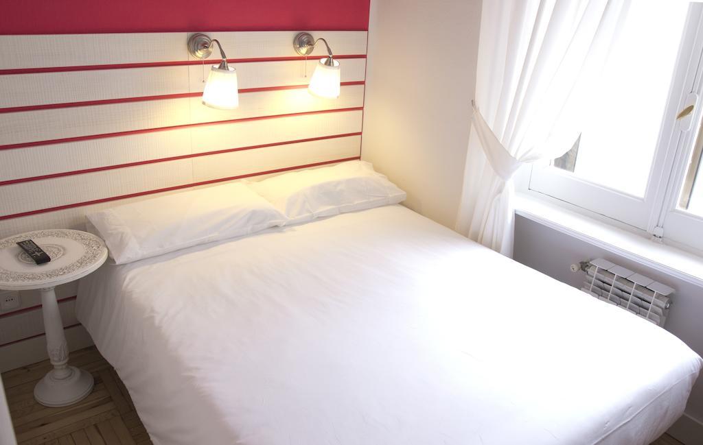 Hostal Monjes Peregrinos Burgos Room photo